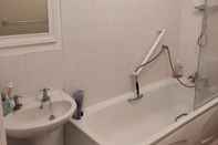 In-room Bathroom Immaculate 1-bed Apartment in Borehamwood