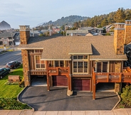 Exterior 2 Lodges at Cannon Beach B2