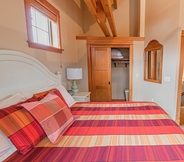 Bedroom 5 Lodges at Cannon Beach B2