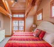 Bedroom 7 Lodges at Cannon Beach B2