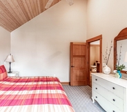 Bedroom 3 Lodges at Cannon Beach C1