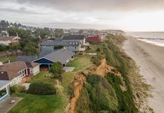 Nearby View and Attractions 2 Ocean's Edge