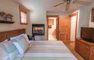 Bedroom 4 Lodges at Cannon Beach D2