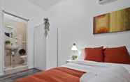 Bedroom 3 Discover Potts Point Budget Accommodation