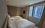 Bedroom 4 N hotel