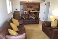 Common Space Beautiful 3-bed Apartment in Gourock