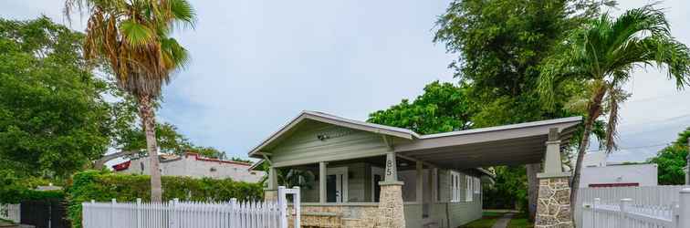 Exterior Amazing Bahamian Home at Design District