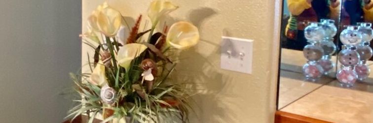 Lobby Waters Edge 101 Ocean Front