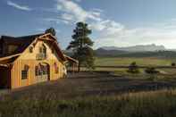 Exterior Navajo Peak Lodge