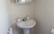 Phòng tắm bên trong 7 St Osyth New Holiday Home
