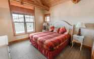 Bedroom 5 Lodges at Cannon Beach A1