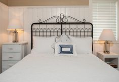 Bedroom 6 The Tides Inn