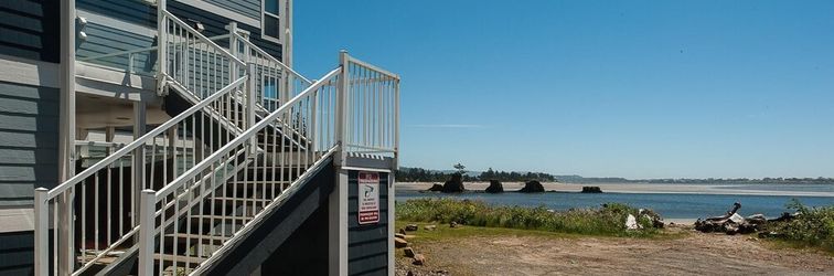 외관 Waters Edge 108