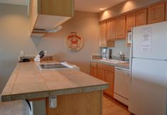 Bedroom 5 Waters Edge 105