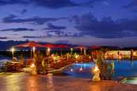 Kolam Renang One Myanmar Resort Inle