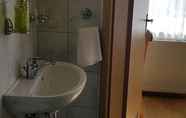 In-room Bathroom 7 Restaurant und Pension Zur Nassen Ecke