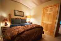 Kamar Tidur Grand View Log Cabin