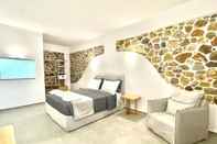 Bedroom Trocadero Luxury Suites