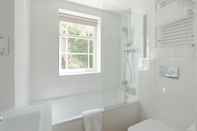 In-room Bathroom Your Apartment Redcliffe Parade No9 I Ground Floor