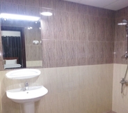 In-room Bathroom 3 Regency Al Mansoor