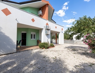 Exterior 2 Seaside Apartment Paklenica 2