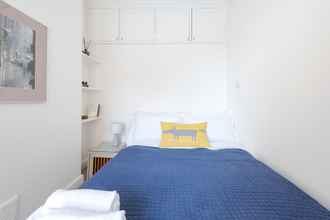Bedroom 4 Bright two Bedroom Flat in Fashionable Fulham by Underthedoormat