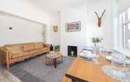 Common Space 2 Bright two Bedroom Flat in Fashionable Fulham by Underthedoormat