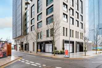 Exterior 4 Deluxe two Bedroom Apartment in Londons Canary Wharf