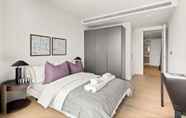 Bedroom 7 Deluxe two Bedroom Apartment in Londons Canary Wharf