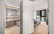 In-room Bathroom 4 Luxury two Bedroom Apartment in East Londons Docklands