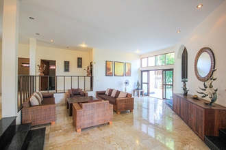 Lobi 4 5 BR Pool Villa Close to Beach  CV5