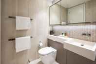 In-room Bathroom Stunning two Bedroom Docklands Apartment With Balcony