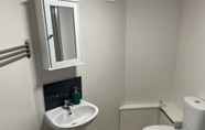 In-room Bathroom 3 High Wycombe Apartments