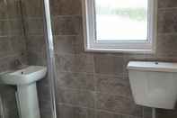 In-room Bathroom Inviting 2-bed Chalet in Caernarfon