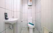 Toilet Kamar 5 Cozy High Floor Studio At Grand Kamala Lagoon Apartment