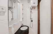 Toilet Kamar 5 Nice And Comfortable Studio At Sky House Bsd Apartment