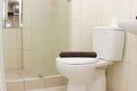 Toilet Kamar Comfy And Warm 2Br At Springlake Summarecon Bekasi Apartment