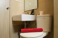 Toilet Kamar Nice And Comfort 2Br Apartment At Elpis Residence