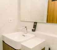 In-room Bathroom 5 Elegant And Nice 1Br At The Smith Alam Sutera Apartment