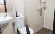 Toilet Kamar 7 Compact Studio At Vida View Makassar Apartment