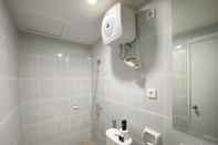 Toilet Kamar Luxury Spacious 3Br Apartment At Newton Residence Bandung