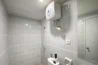 In-room Bathroom Luxury Spacious 3Br Apartment At Newton Residence Bandung