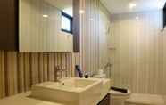Toilet Kamar 6 Elegant And Spacious 2Br At Apartment Simprug Park Residences