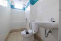 Toilet Kamar Great Location And Comfort 3Br At Bassura City Apartment