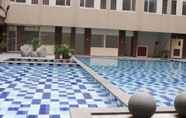 Kolam Renang 7 Cozy Studio Apartment At Emerald Towers