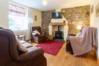 Lobby Lovely 3-bed Cottage in the Quiet Hamlet of Horeb
