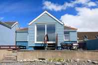 Exterior Lovely 6-bed House on Borth sea Shore