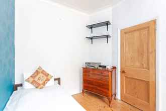 Bedroom 4 Cosy 2 Bedroom Apartment in Central London With Garden