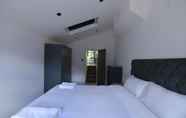 Bilik Tidur 3 Contemporary 2 Bedroom Apartment on Columbia Road