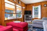 Common Space Cottage on Big Pine Island Lake